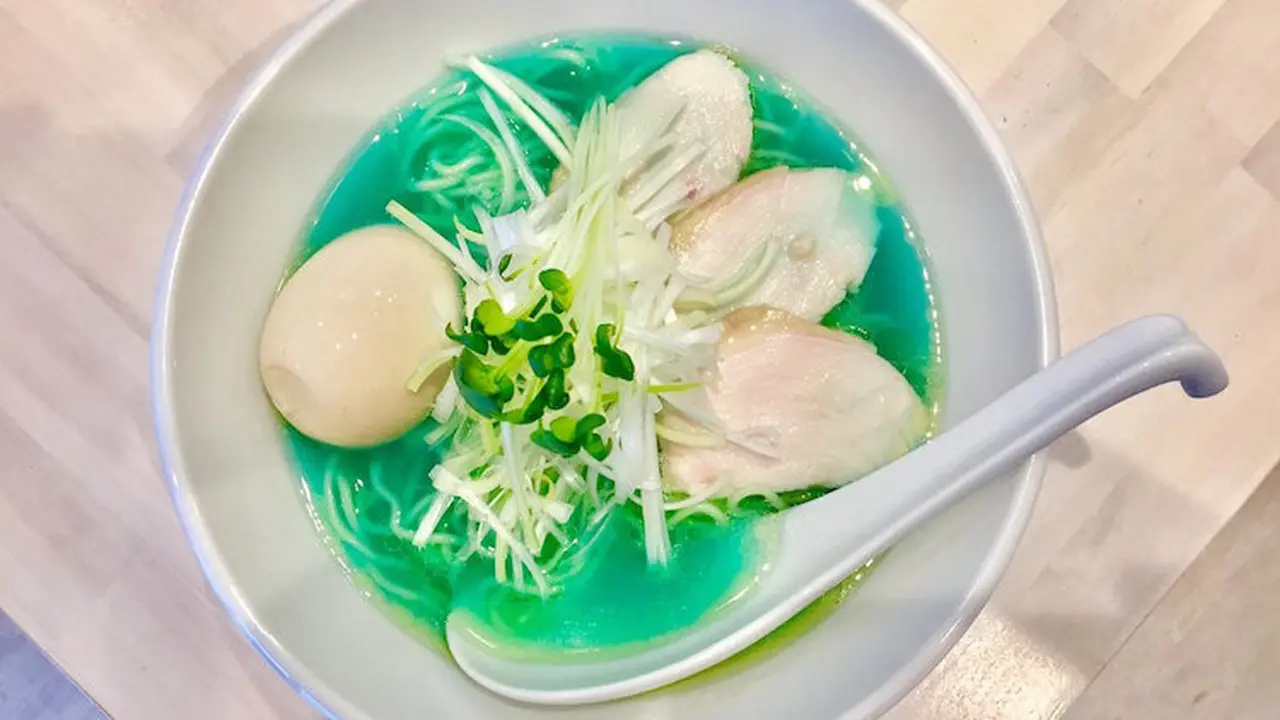 Menjual Ramen Berwarna Biru, Restoran Ini Diburu Warganet