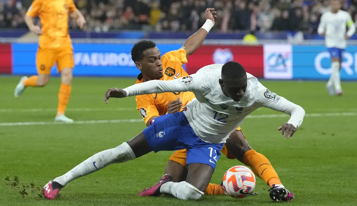 Les Bleus unggul selisih gol dari Yunani yang menang 3-0 atas Gibraltar di laga lainnya. (AP Photo/Christophe Ena)