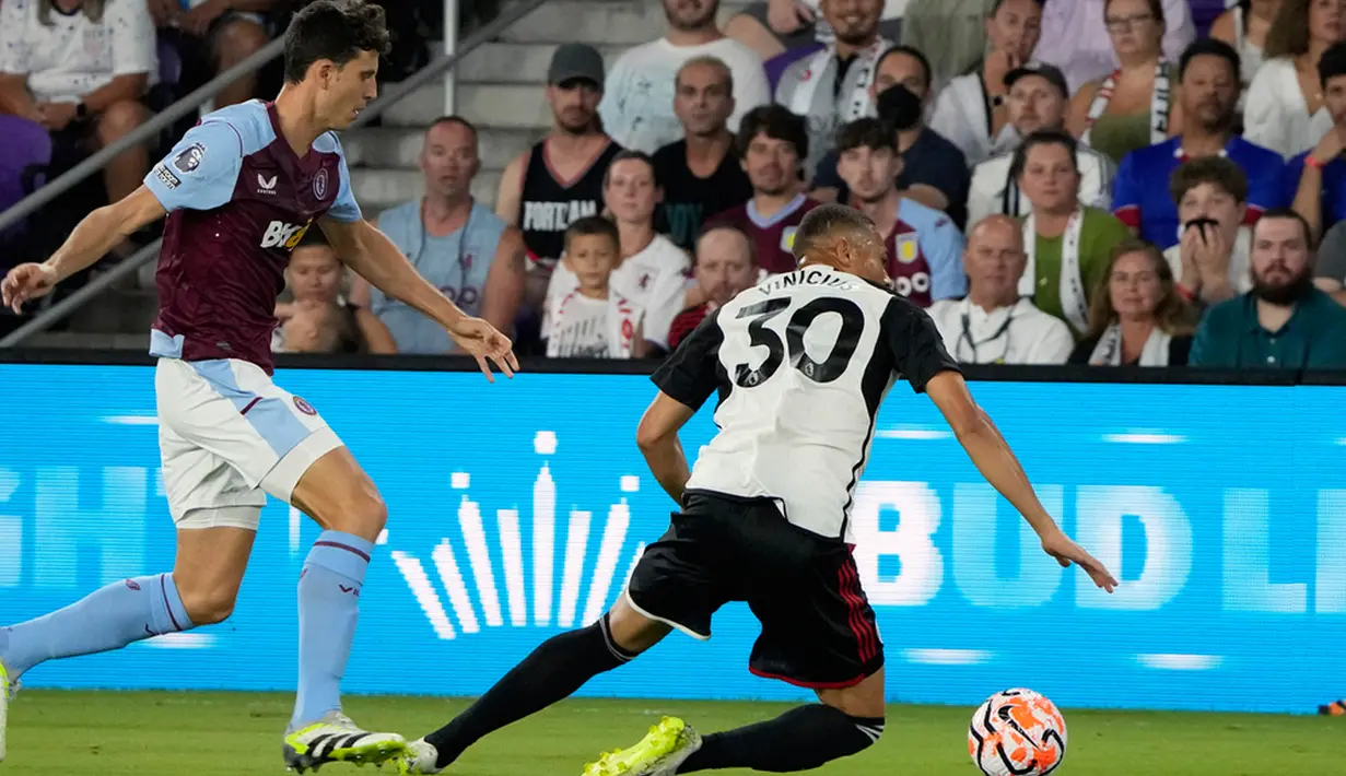 Aston Villa memainkan dua pemain barunya, Pau Torres dan Youri Tielemans, sejak menit awal. Mereka terlihat cukup padu dengan rekan-rekan satu timnya. (AP Photo/John Raoux)