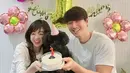 <p>Kebersamaan mereka saat merayakan ulang tahun anjing kesayangannya yang pertama. "Happy 1st birthday Kim Chul.. (o&rsquo; o`)♪ May you live long in good health," tulis Shim Hyung Tak. (Foto: Instagram/ tak9988)</p>