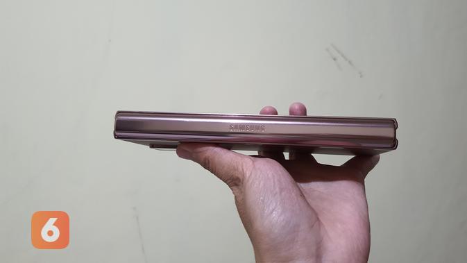 Bagian Engsel Galaxy Z Fold 2 (Liputan6.com Agustin Setyo W)