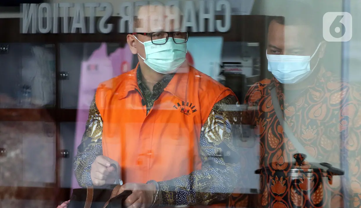 Terdakwa suap izin ekspor benih lobster tahun 2020, Edhy Prabowo usai menjalani sidang pembacaan putusan hakim pengadilan Tipikor melalui daring di Gedung KPK Jakarta, Kamis (15/7/2021). Mantan Menteri Kelautan dan Perikanan, Edhy Prabowo dihukum lima tahun penjara. (Liputan6.com/Helmi Fithriansyah)