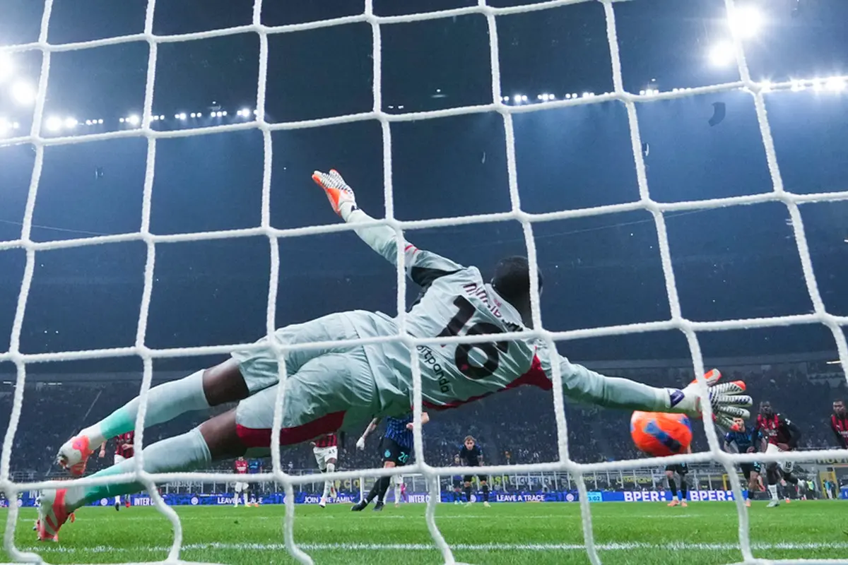 Foto: Gol Tunggal Pulisic dan Penyelamatan Gemilang Maignan Jadi Penentu Kemenangan Milan atas Inter di Liga Italia