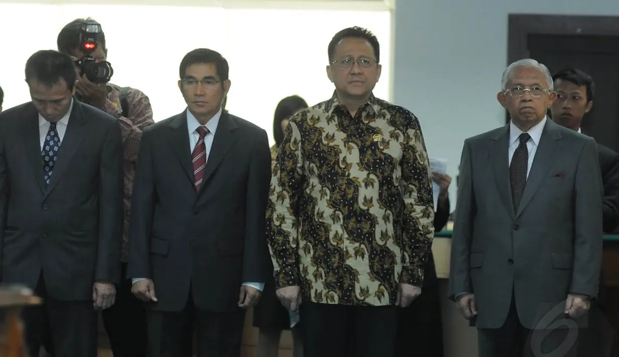 Tampak pula hadir Gubernur BI Agus Martowardoyo, Ketua MK Hamdan Zoelva, dan Ketua DPD Irman Gusman di Gedung Sekretariat MA, Jakarta, (28/10/2014). (Liputan6.com/Herman Zakharia)