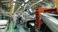 Terus melakukan ekspansi, PT Astra Honda Motor (AHM) akhirnya mengekspor Honda PCX dalam bentuk Completely Knock Down (CKD) ke luar Asia, yaitu Brazil.