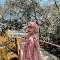 Sejak melahirkan bayi perempuan pada 26 Juli 2022, hari-hari Ria Ricis penuh warna. Iamenyeimbangkan karier sebagai YouTuber sekaligus istri dan ibu. (Foto: Dok. Instagram @riaricis1795)