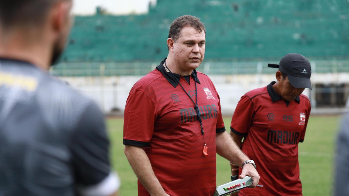Madura United Tanpa Kemenangan dalam 3 Pertandingan Terakhir BRI Super League, Carlos Parreira Tetap Tenang