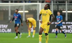 Ekspresi Rafael Leao saat gawang AC Milan dijebol Atalanta di laga pekan ke-36 Liga Italia 2025/2026 di San Siro, Senin (11/05/2026) dini hari WIB. (AP Photo/Antonio Calanni)