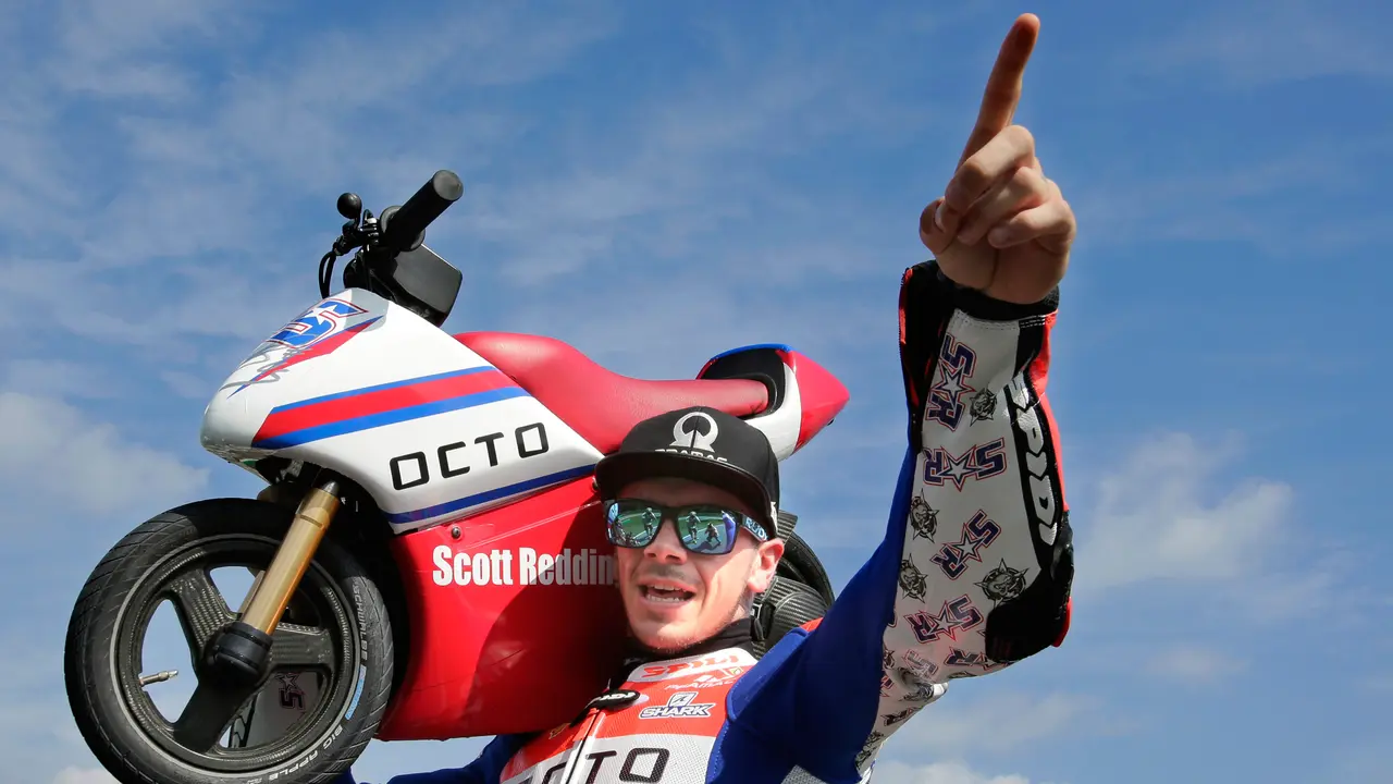 Ketika Pembalap MotoGP Adu Cepat Dengan Motor Mini
