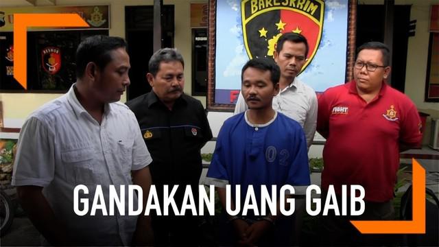 Seorang pria mengaku jenderal bintang tiga mengaku bisa menggandakan uang gaib.