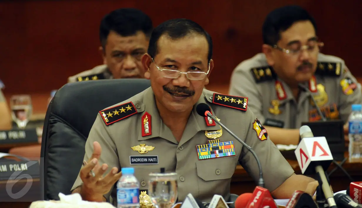 Kapolri Jenderal Pol Badrodin Haiti memberikan keterangan pencapaian kinerja selama 2015 di Mabes Polri Jakarta, Selasa (29/12/2015). Menurut Badrodin, mendatang tantangan Polri akan meningkat terkait pelaksanaan MEA. (Liputan6.com/Helmi Fithriansyah)