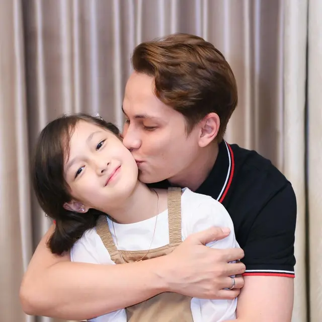 6 Potret Andhika Pratama Bareng Putrinya Elea, Foto Masa Kecilnya Disebut Mirip