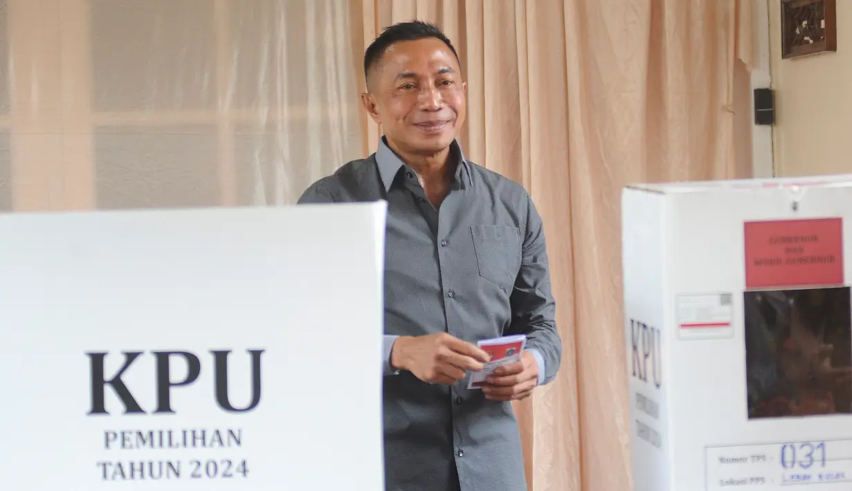 Dharma Pongrekun terlihat tampil percaya diri saat menentukan pilihannya pada Pemilihan Gubernur/Wakil Gubernur Jakarta 2024. (merdeka.com/Arie Basuki)