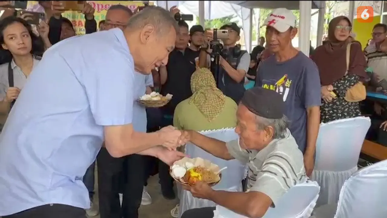 M Jusuf Hamka saat mengahdiri peluncuran cabang ke-24 nasi kuning Babah Alun di Cibadak, Kabupaten Sukabumi (Liputan6.com/Fira Syahrin).