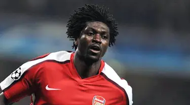 Penyerang Arsenal, Emmanuel Adebayor merayakan gol keduanya m menghadapi Villarreal dalam leg kedua perempat final Liga Champions di  Emirates Stadium in London, 15 April 2009. AFP PHOTO/JAVIER SORIANO