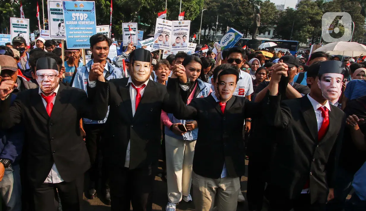 Sejumlah relawan Prabowo Subianto-Gibran Rakabuming Raka menggelar aksi damai capaian pemerintahan Presiden Joko Widodo-Ma'ruf Amin di kawasan Patung Kuda, Jakarta Pusat, Jumat (18/10/2024). (Liputan6.com/Angga Yuniar)