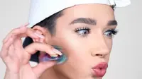 Mainan kekinian, Fidget Spinner ternyata dapat dijadikan pengganti kuas untuk mengaplikasikan makeup. (Foto: Instagram/@jamescharles)