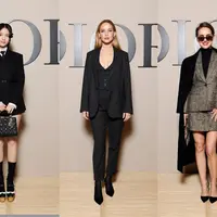 Pertunjukkan Dior AW 2024 di Paris Fashion Week dibanjiri tampilan serba hitam dari seleb dunia. Mulai dari Jisoo BLACPINK, Jennifer Lawrence hingga Natalie Portman yang terlihat fierce seperti cewek mamba. [Dior]