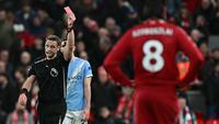 Laga lanjutan Liga Inggris 2025/2026 antara Liverpool melawan Manchester City, Minggu (08/02/2026) waktu setempat ditutup dengan keputusan kontroversial dari Wasit Pawson. (AFP/Paul Ellis)