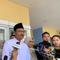 Menteri Sosial atau Mensos Syaifullah Yusuf&nbsp;usai menjenguk korban ledakan SMAN 72 Jakarta yang dirawat di Rumah Sakit Islam Jakarta (RSIJ) Cempaka Putih. (Antara)
