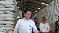 Direktur Utama Bulog Budi Waseso mengunjungi Gudang di Kelapa Gading (dok: Tira)