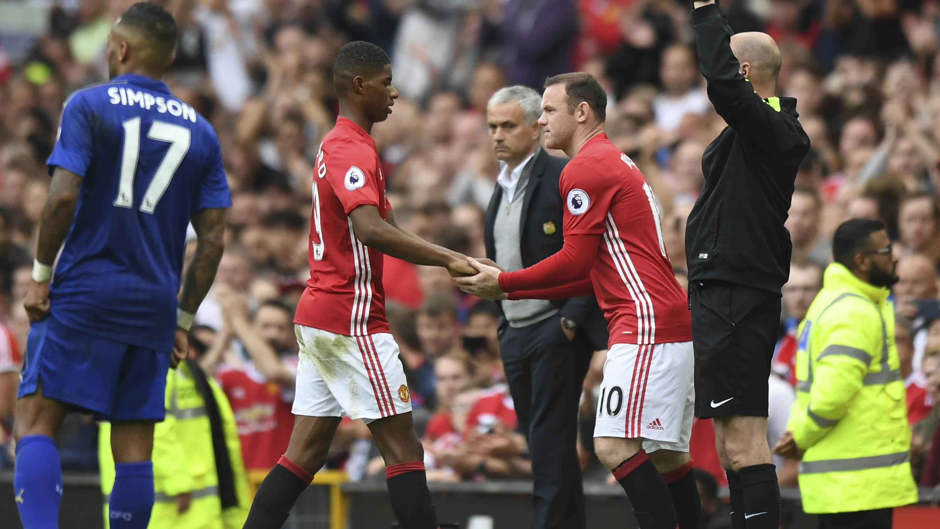 Wayne Rooney dan Marcus Rashford di lini depan MU. (AFP/Anthony Devlin)