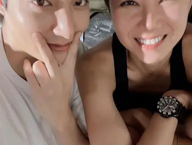 Lee Min Ho bikin heboh pencinta drama saat mengunggah foto-foto bareng aktris cantik yang juga seniornya, Gong Hyo Jin. (Instagram/actorleeminho)