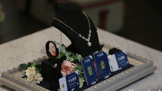 7 Potret Detail Seserahan Lamaran Lesty Kejora dan Rizky Billar, Ada Logam Mulia