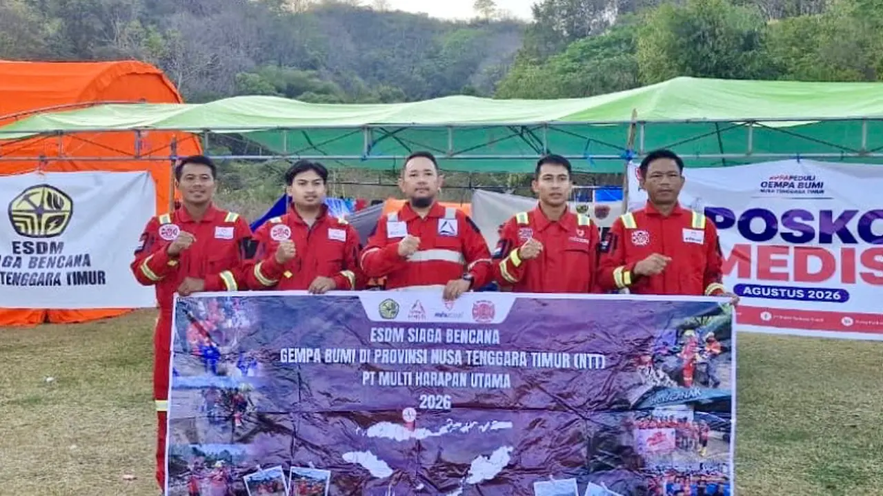 membantu masyarakat terdampak gempa di Kabupaten Manggarai, Nusa Tenggara Timur (Istimewa)
