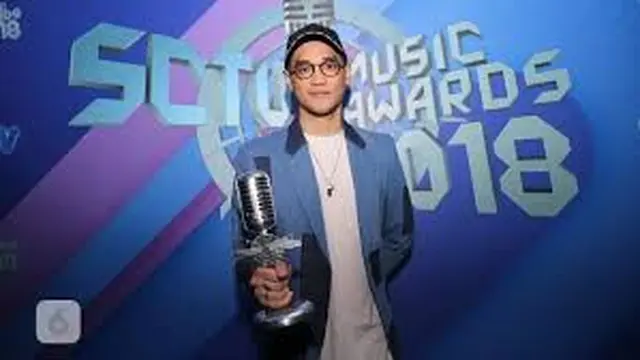 Potret Afgan saat mendapat penghargaan (Sumber: Liputan6)