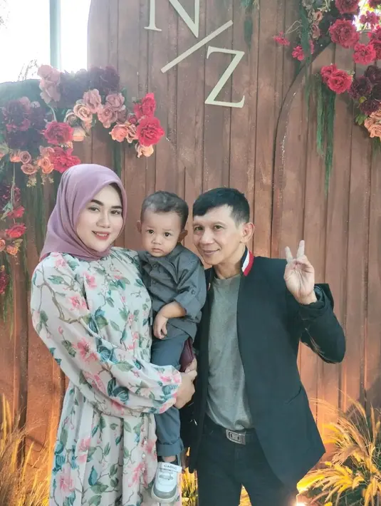 Keduanya juga kerap membagikan potret bahagia dan momen harmonis melalui akun instagram masing-masing. [Instagram/tiaraamalia97/ginanjar4sekawann]
