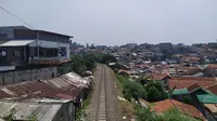 Lebih dari 2.000 bangunan di wilayah Kabupaten dan Kota Bogor, bakal tergusur proyek pembangunan double track atau jalur rel ganda kereta api (KA) Bogor-Sukabumi.