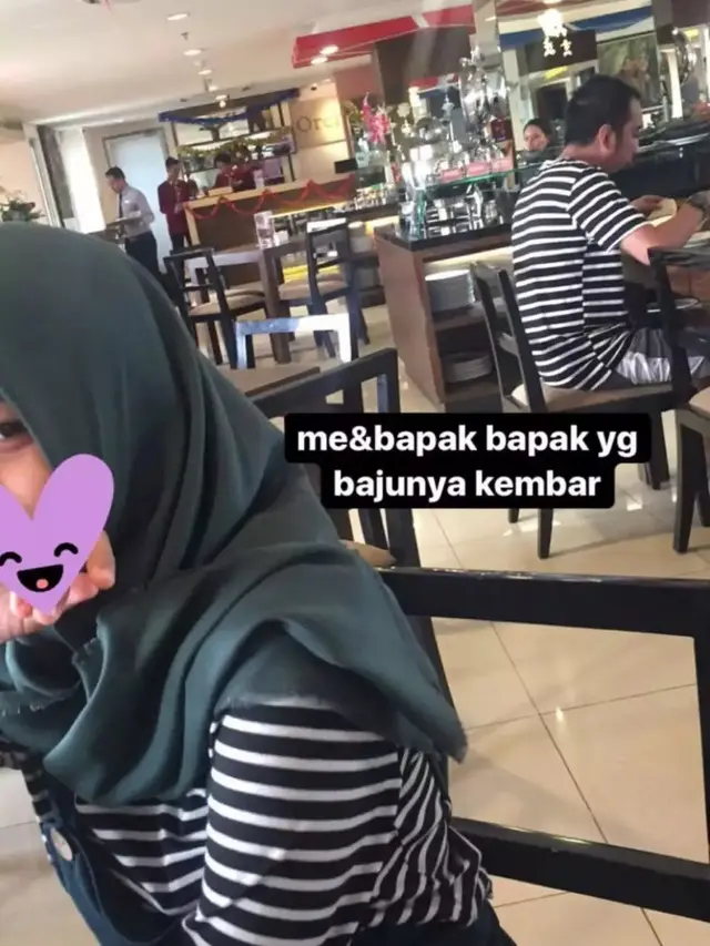 6 Momen Tak Sengaja Orang Pakai Baju Sama Motif Garis-Garis Hitam Putih, Outfit Sejuta Umat