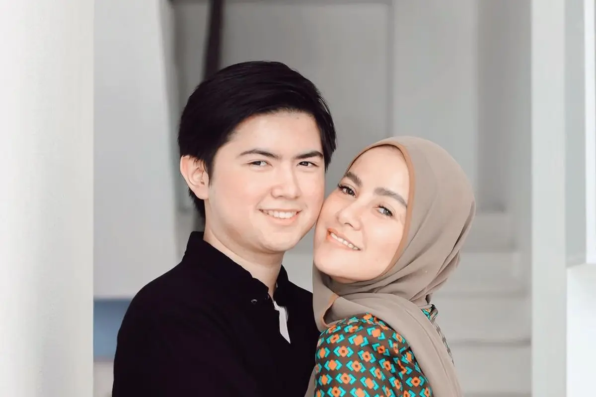 6 Potret Kedekatan Olla Ramlan dan Sean Anak Sulungnya, Bak Kakak Adik