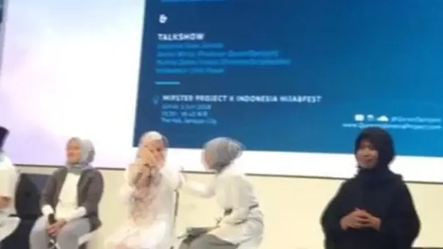 Dewi Sandra Menangis