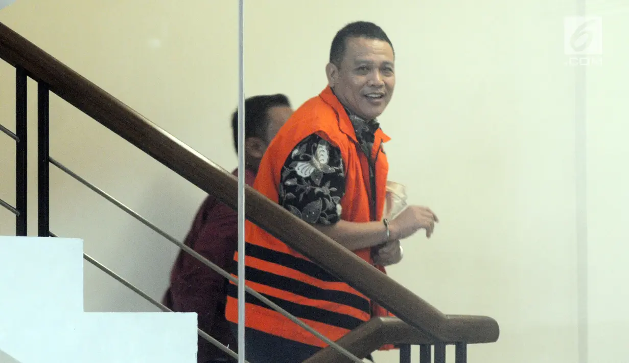 Terpidana mantan Kapus Data dan Sistem Informasi Sekjen Kemendagri, Dudy Jocom menjalani pemeriksaan di gedung KPK, Jakarta, Selasa (29/1). Dudy diperiksa terkait dugaan korupsi pembangunan Kampus IPDN di Gowa tahun anggaran 2011.(merdeka.com/Dwi Narwoko)