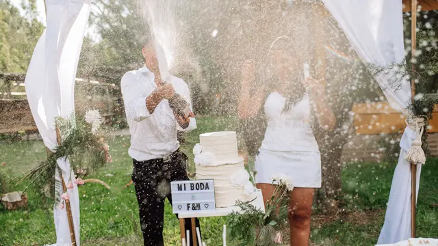 Tetap Bisa Romantis, Ini Cara Membuat Pernikahan Sesuai Kemampuan Finansial