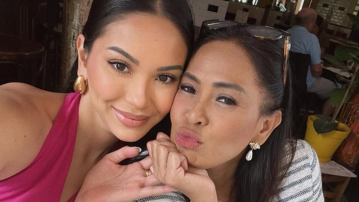 7 Inspirasi Style Anting Risa Dewi Ibunda Alyssa Daguise, Tampil Anggun dan Berwibawa di Usia 57 Tahun