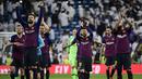 7.	Selebrasi kemenangan pemain Barcelona pada laga semfinal Copa Del Rey yang berlangsung di stadion Santiago Bernabeu, Madrid, Kamis (28/2). Barcelona menang 3-0 atas Real Madrid. (AFP/Javier Soriano)
