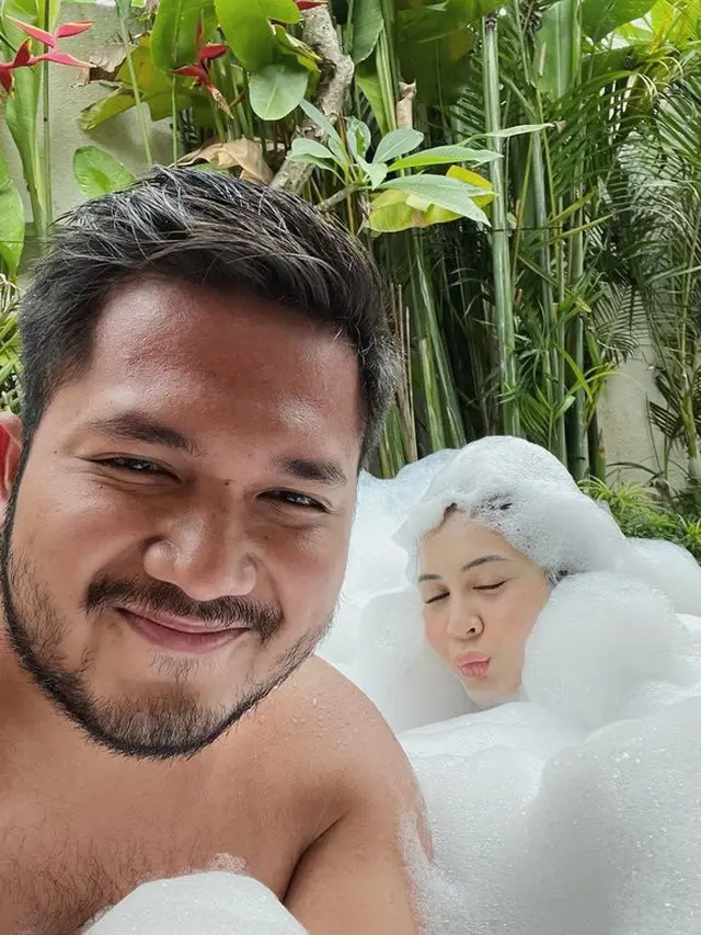 Kesha Ratuliu dan Adhi Permana