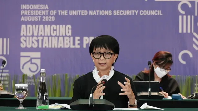 Menlu Retno dalam acara press briefing bersama dengan awak media pada Kamis 27 Agustus 2020. (Dok: Kemlu RI)