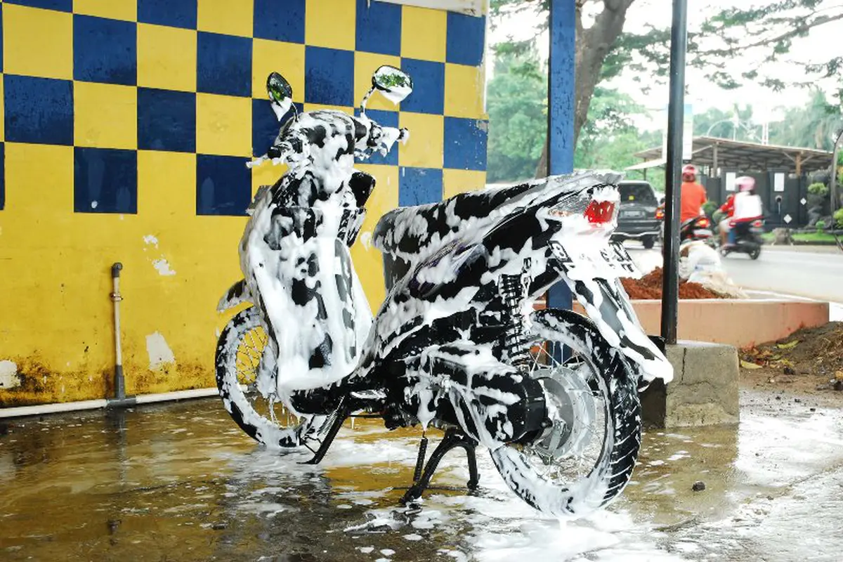 Mau Cuci Motor Cepat Bersih? Coba Pakai Sabun Cuci Piring