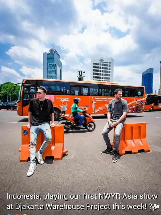 8 Momen Ngakak Ojek Online Jadi Photobomb