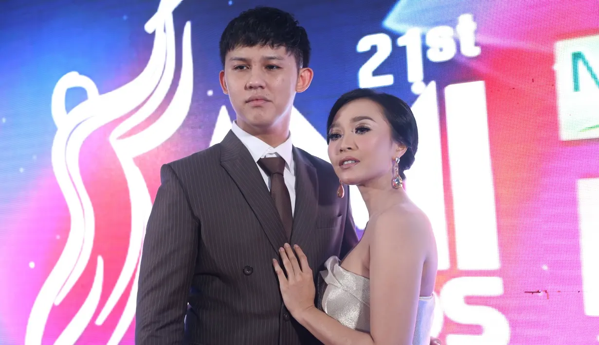 Rinni Wulandari dan Jevin Julian