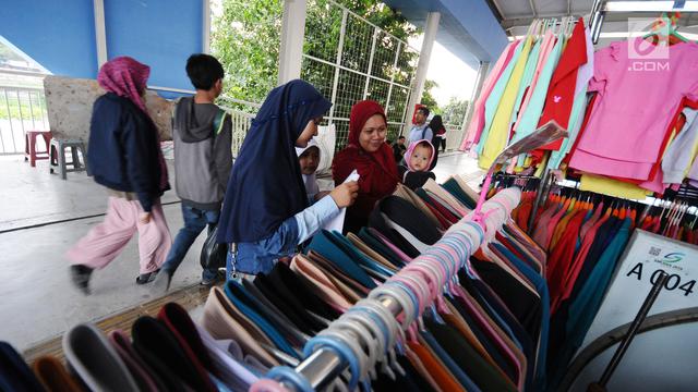 Berburu Pakaian Muslim di Skybridge Tanah Abang