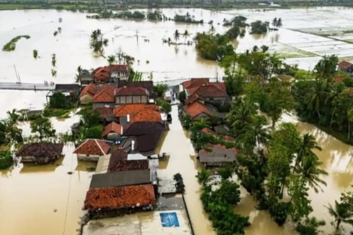 Bencana banjir di dua desa di Kecamatan Tegalbuleud, Kabupaten Sukabumi.