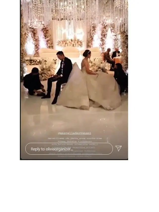 8 Potret Pernikahan Marcella Daryanani, Gunakan Gaun Bertabur Swarovski