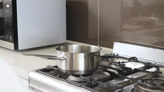 Kompor Empat Tungku di Dapur Amanda Rawles