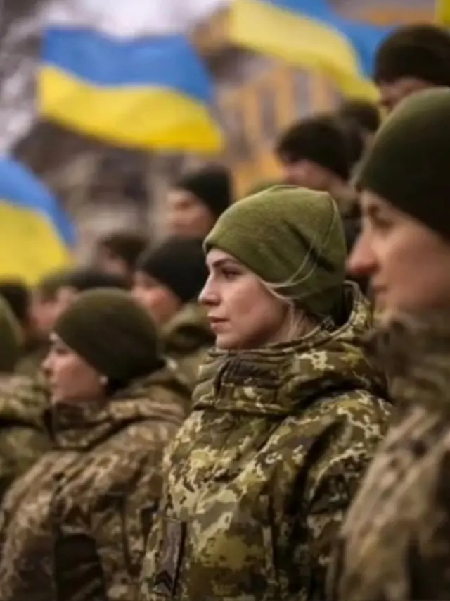 Brand Gaun Pengantin Ukraina Turut Produksi Rompi Militer di Tengah Invasi Rusia