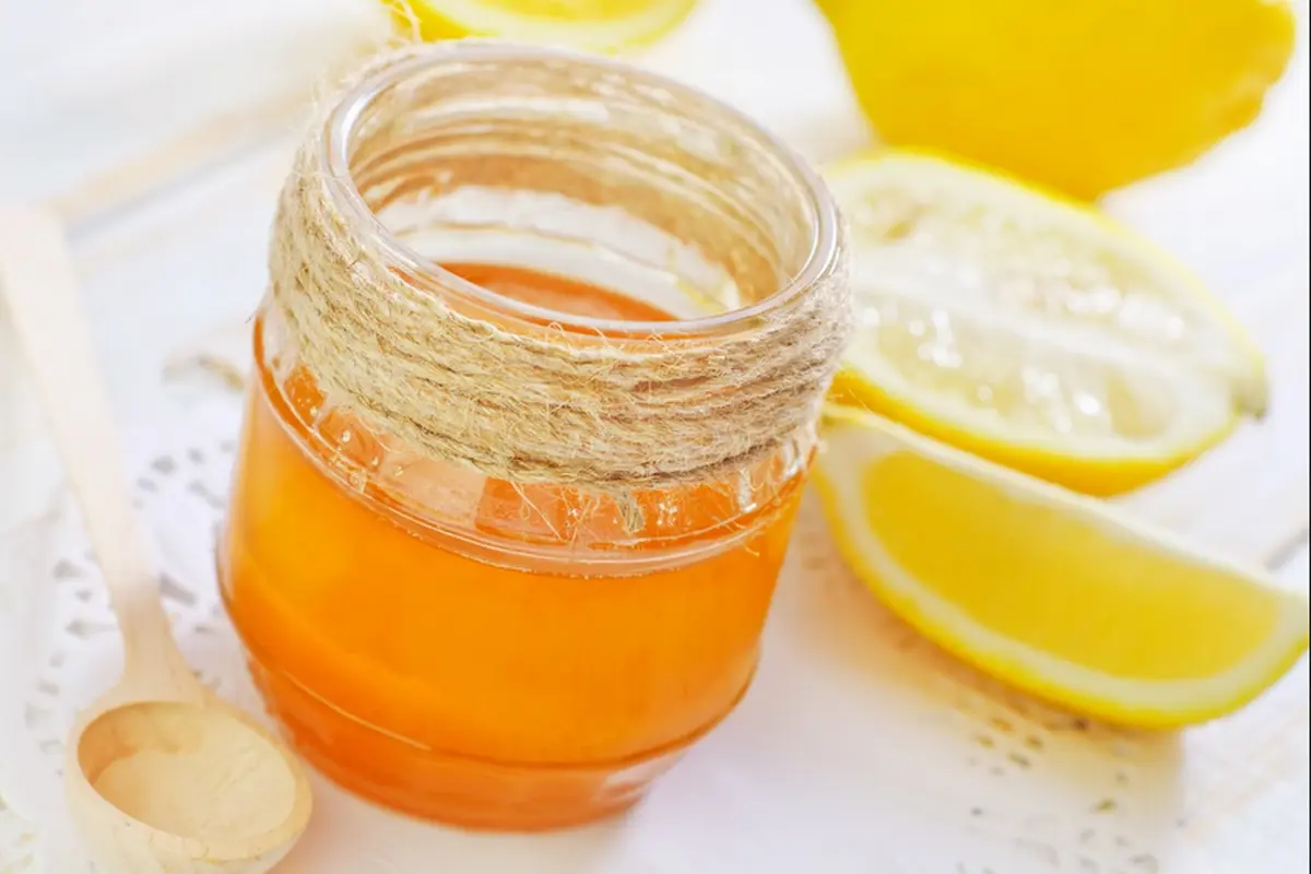 Madu dan Lemon Lebih Manjur Sembuhkan Batuk daripada Obat?